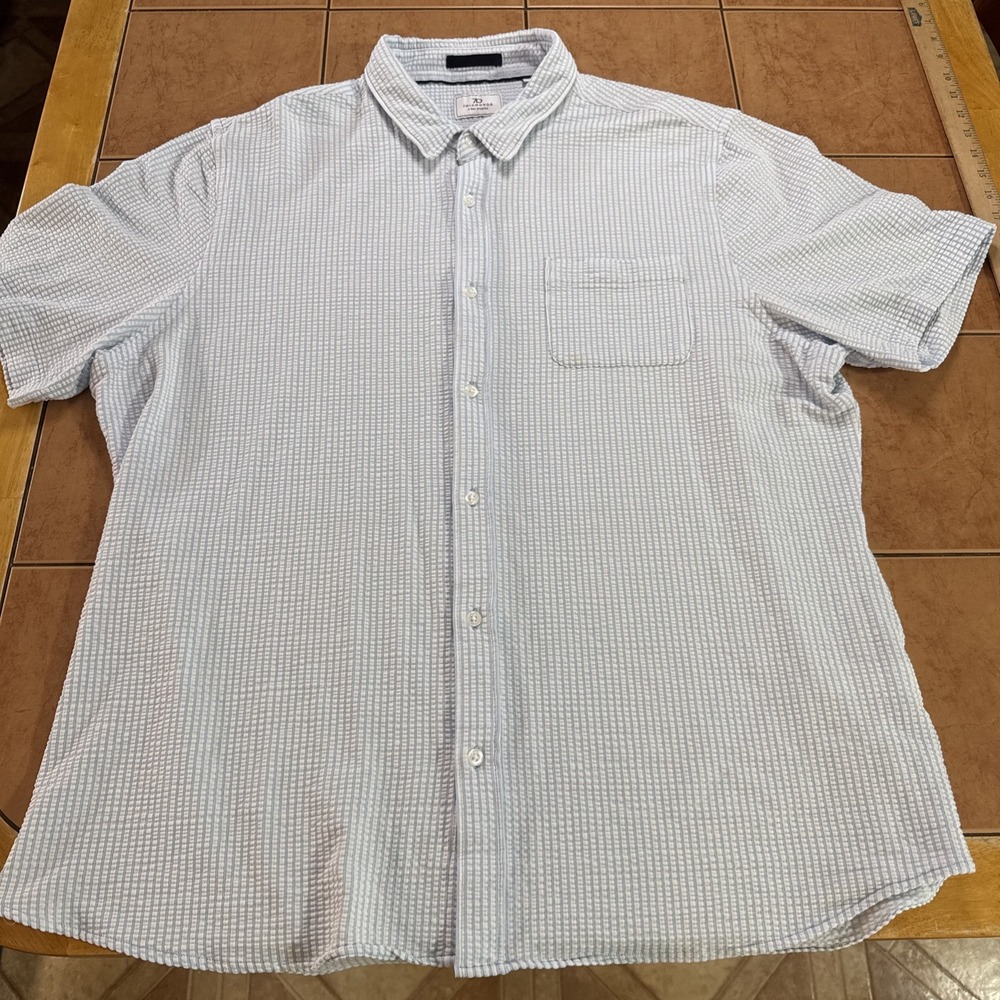 7 Diamonds Light Blue and White Seersucker Short Sleeve Button-Down Shirt